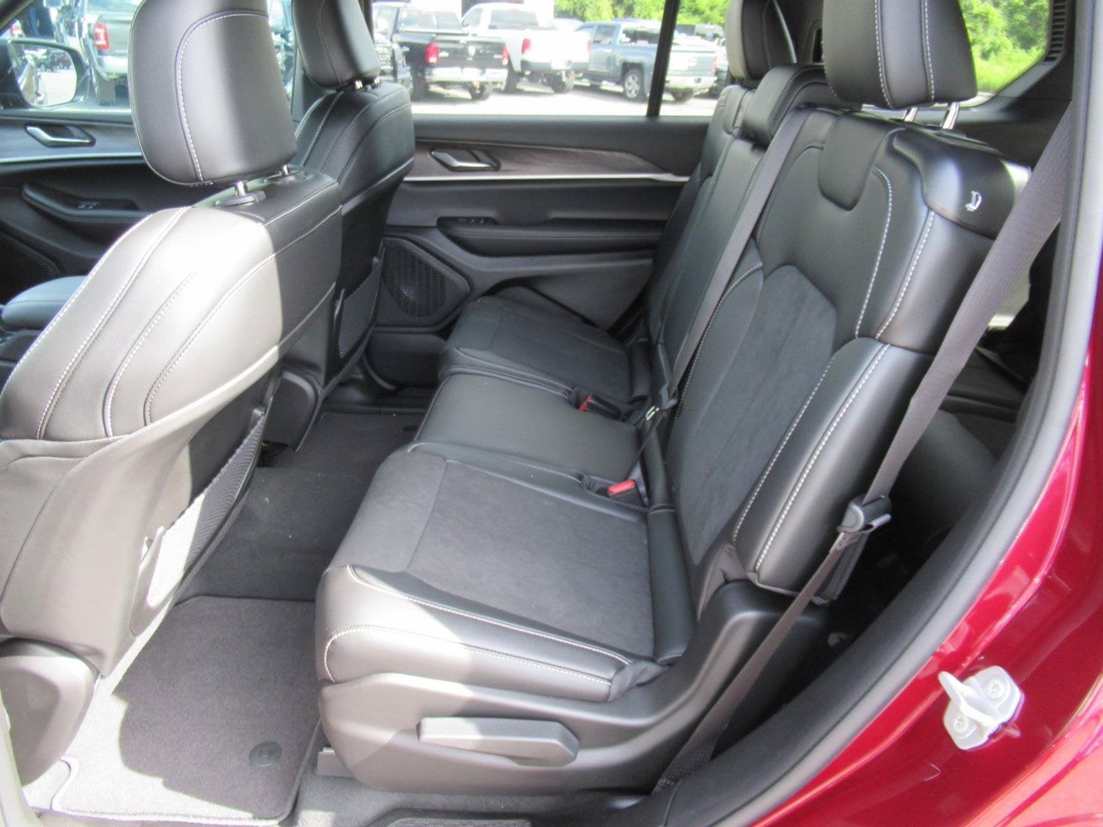 2026 Jeep Grand Cherokee GRAND CHEROKEE L LAREDO ALTITUDE 4X4