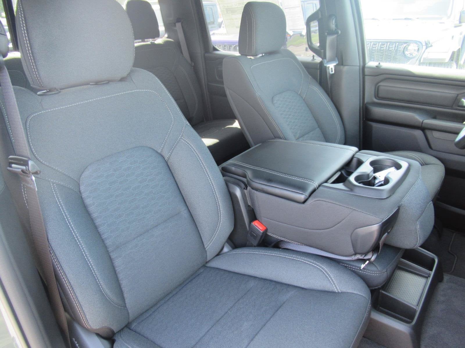 2026 RAM Ram 1500 RAM 1500 TRADESMAN CREW CAB 4X4 5'7' BOX