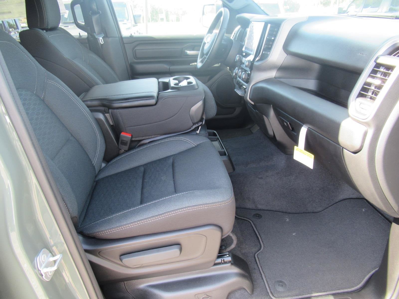 2026 RAM Ram 1500 RAM 1500 TRADESMAN CREW CAB 4X4 5'7' BOX