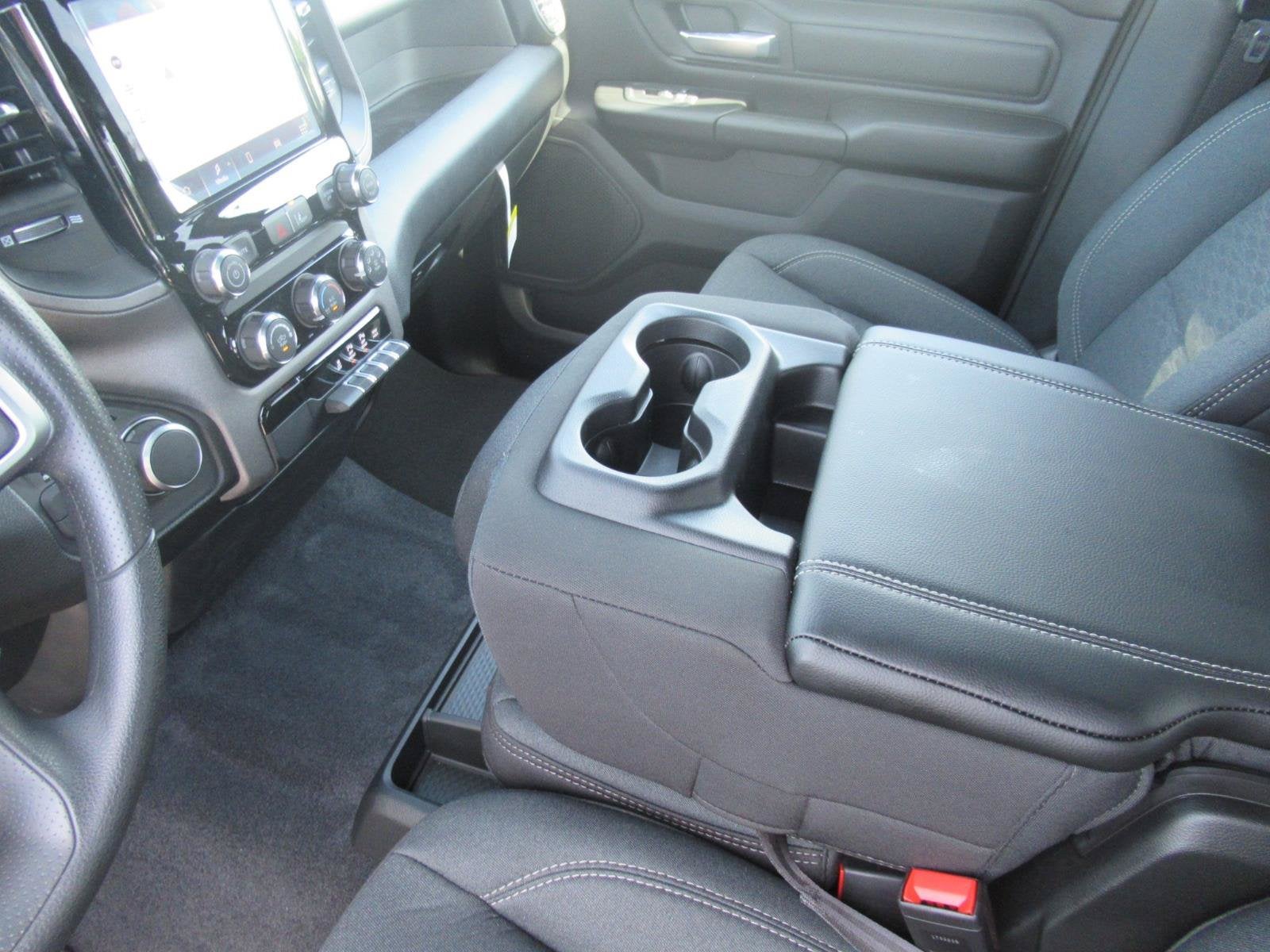 2026 RAM Ram 1500 RAM 1500 TRADESMAN CREW CAB 4X4 5'7' BOX