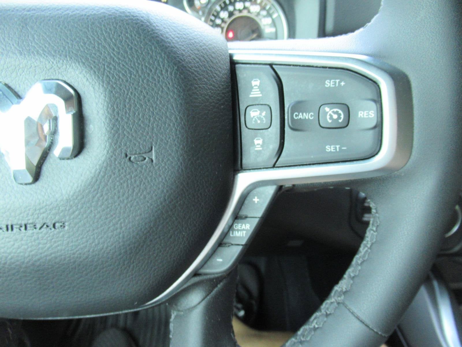 2025 RAM 1500 Big Horn Crew Cab 4x4 6'4' Box