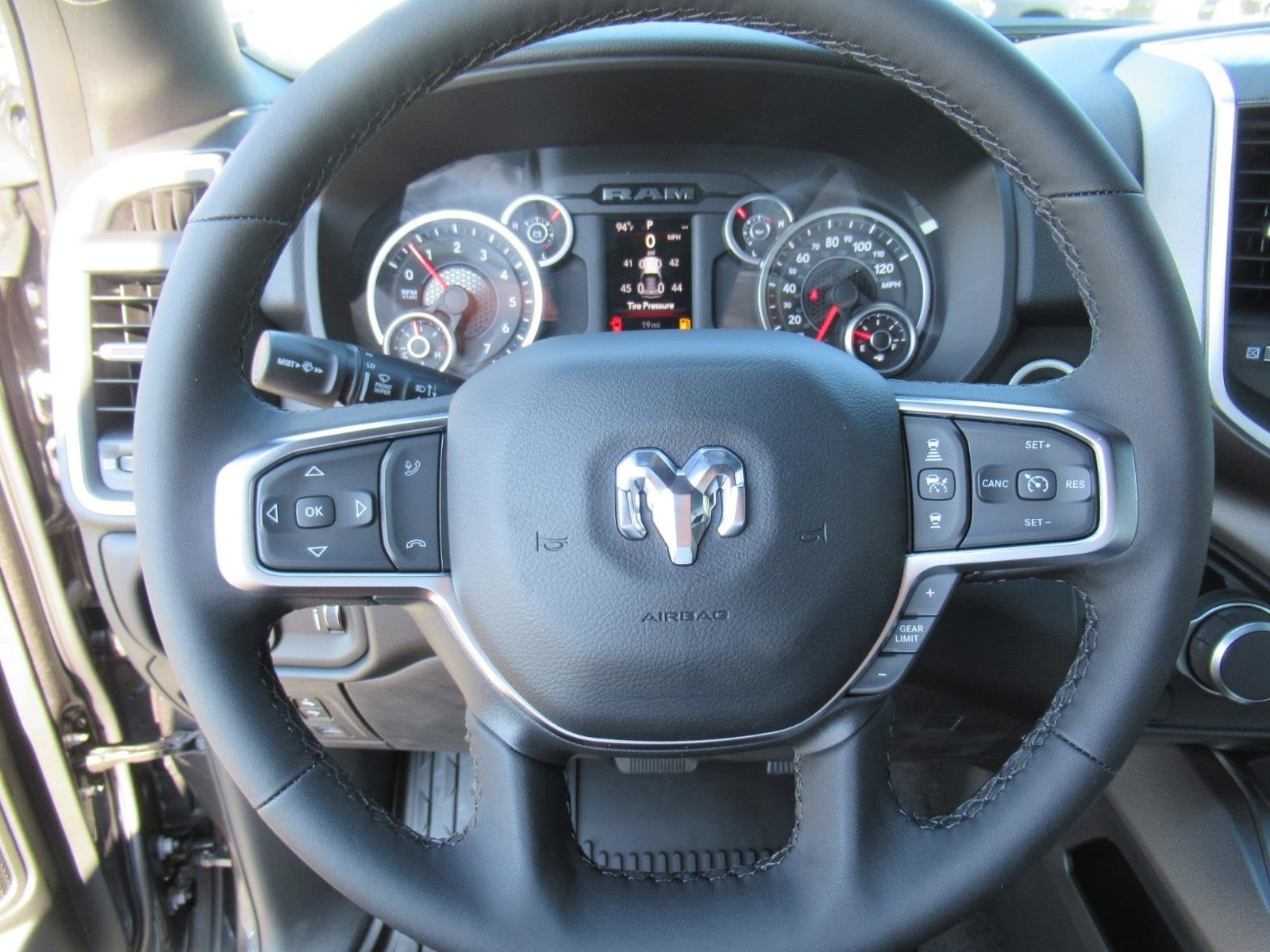 2027 RAM Ram 1500 RAM 1500 BIG HORN CREW CAB 4X4 5'7' BOX