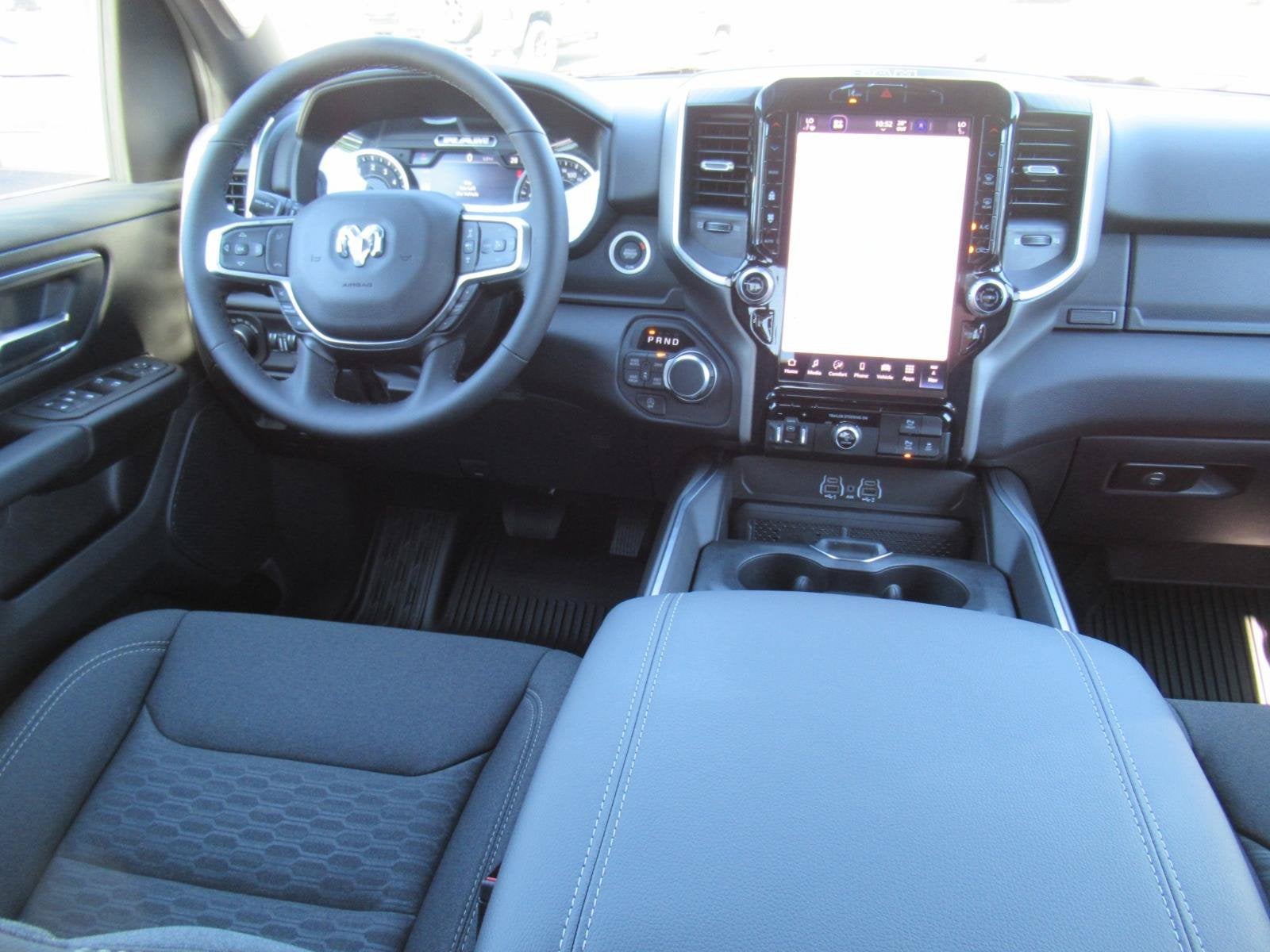 2027 RAM 1500 RAM 1500 BIG HORN CREW CAB 4X4 5'7' BOX