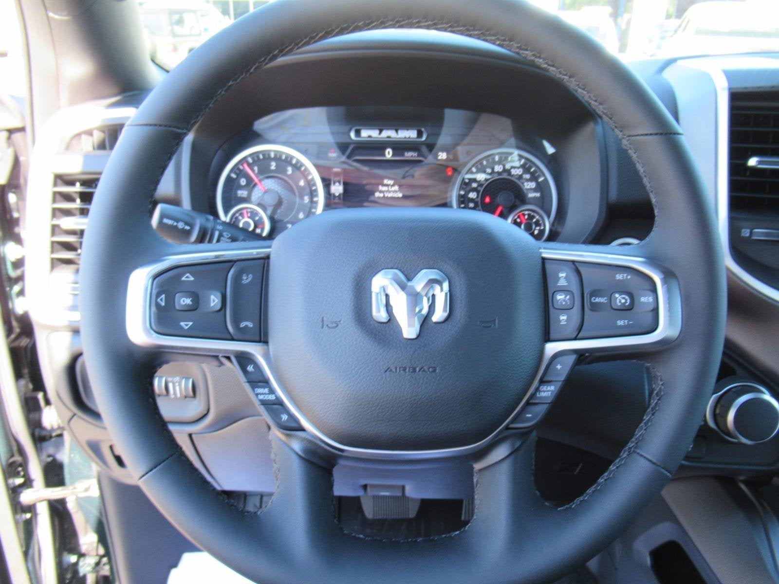 2027 RAM 1500 RAM 1500 BIG HORN CREW CAB 4X4 5'7' BOX