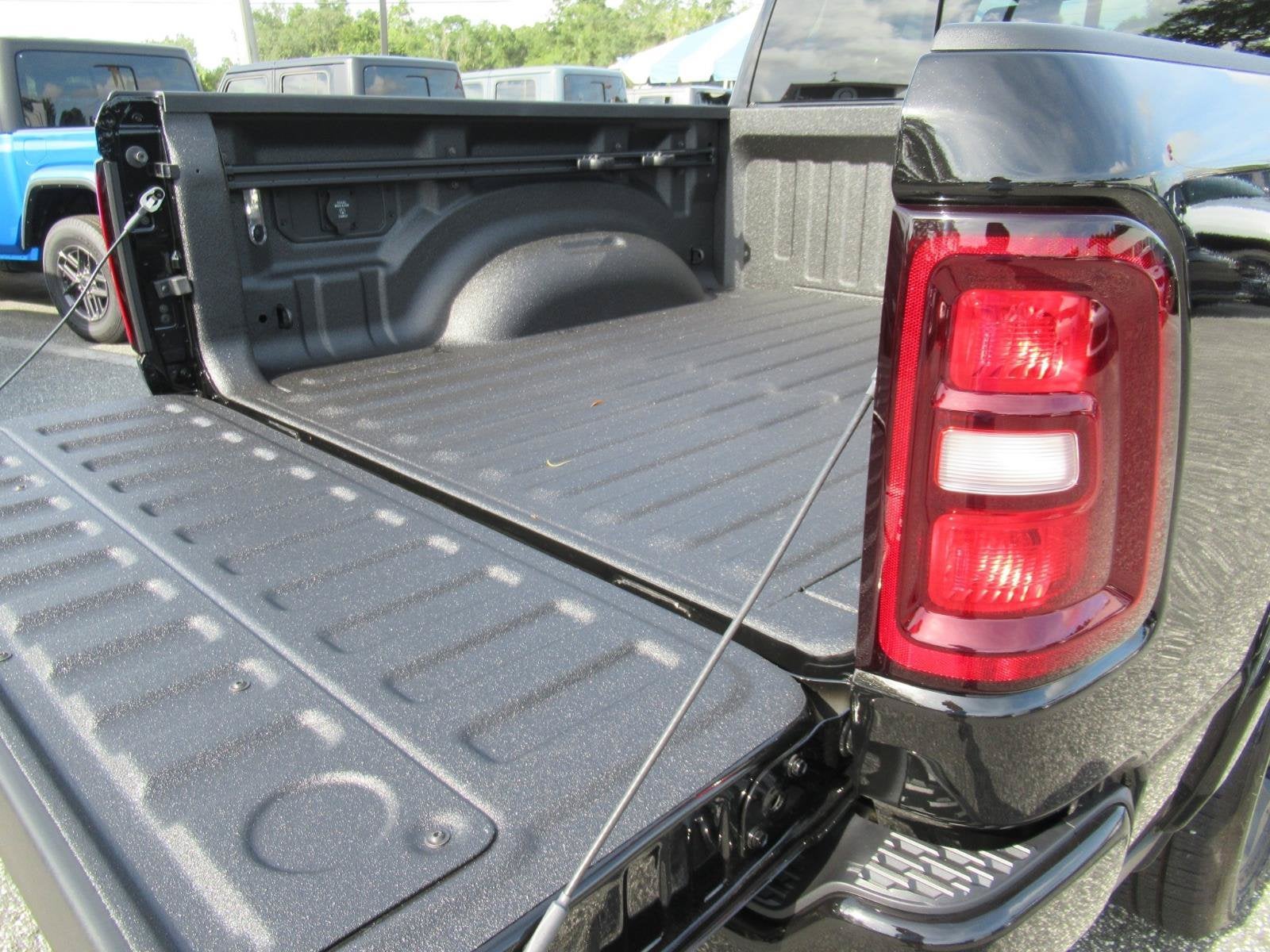 2027 RAM Ram 1500 RAM 1500 BIG HORN CREW CAB 4X4 5'7' BOX