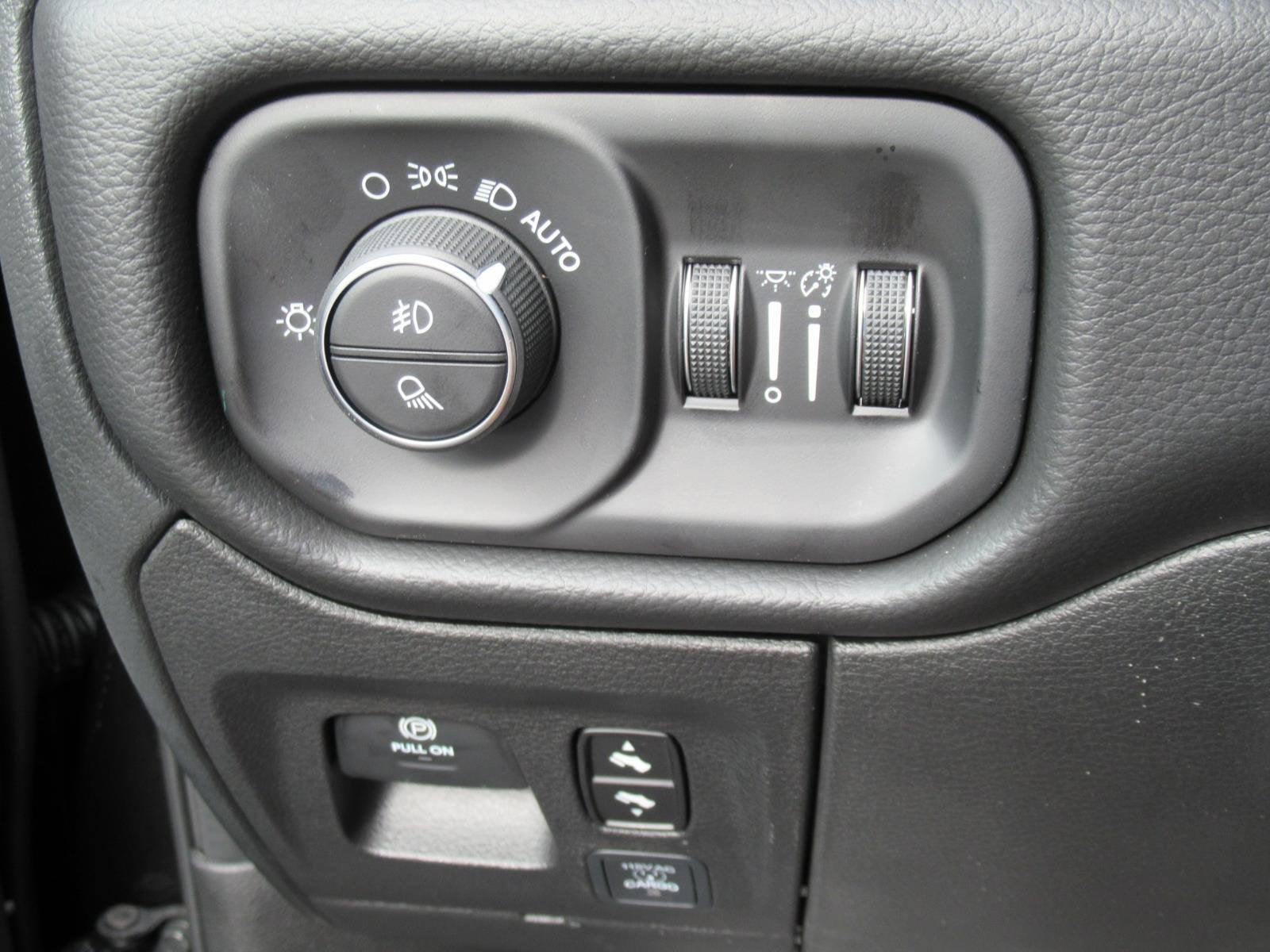 2027 RAM Ram 1500 RAM 1500 BIG HORN CREW CAB 4X4 5'7' BOX