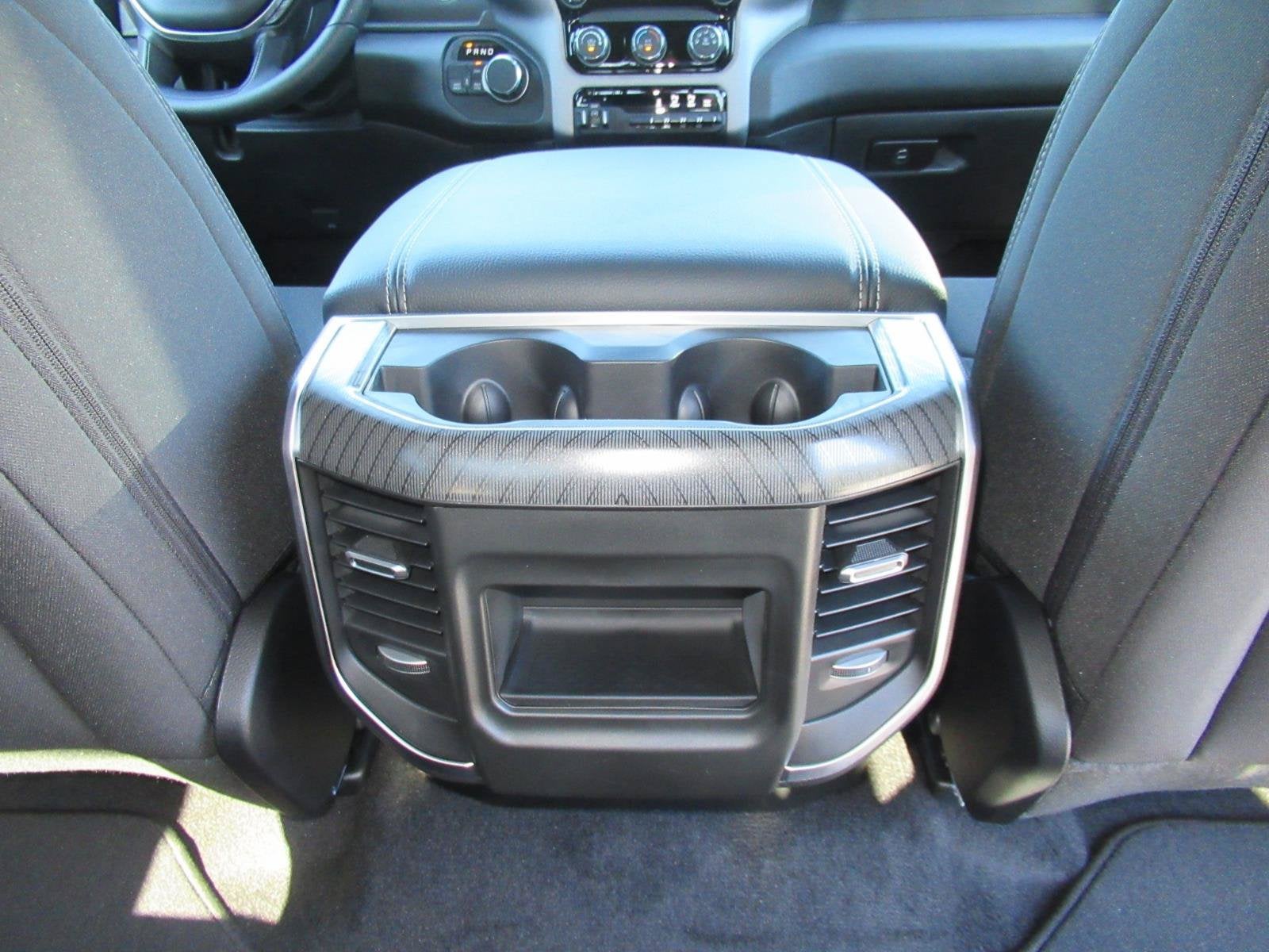 2027 RAM 1500 RAM 1500 EXPRESS CREW CAB 4X4 5'7' BOX