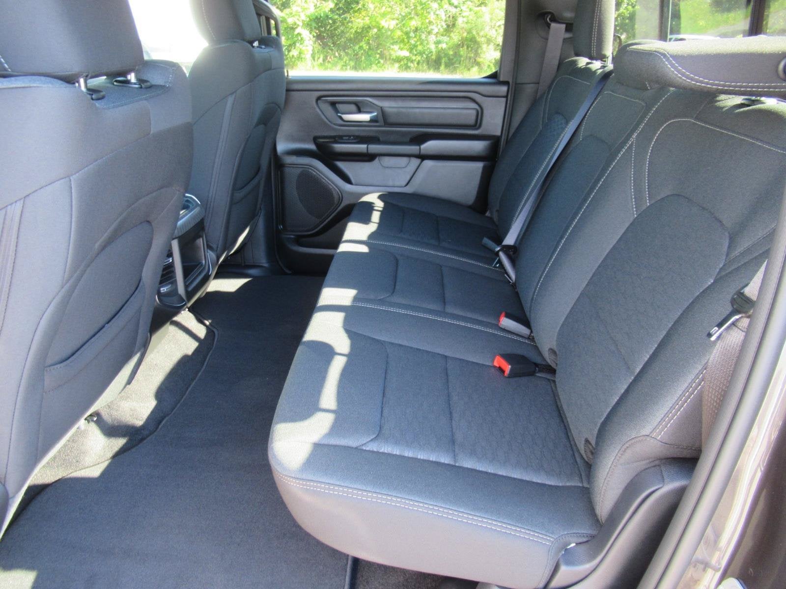 2027 RAM 1500 RAM 1500 EXPRESS CREW CAB 4X4 5'7' BOX