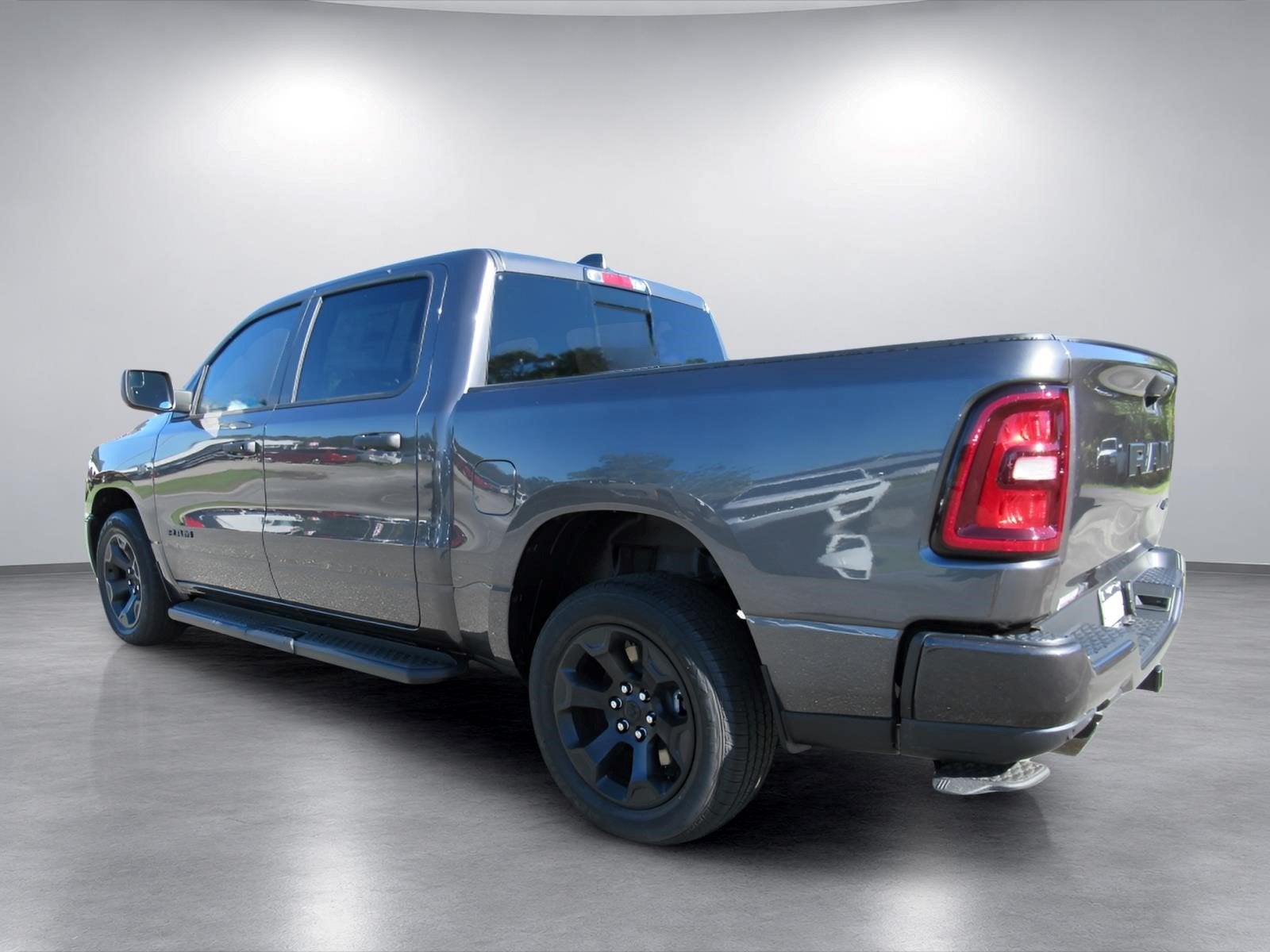 2027 RAM 1500 RAM 1500 EXPRESS CREW CAB 4X4 5'7' BOX