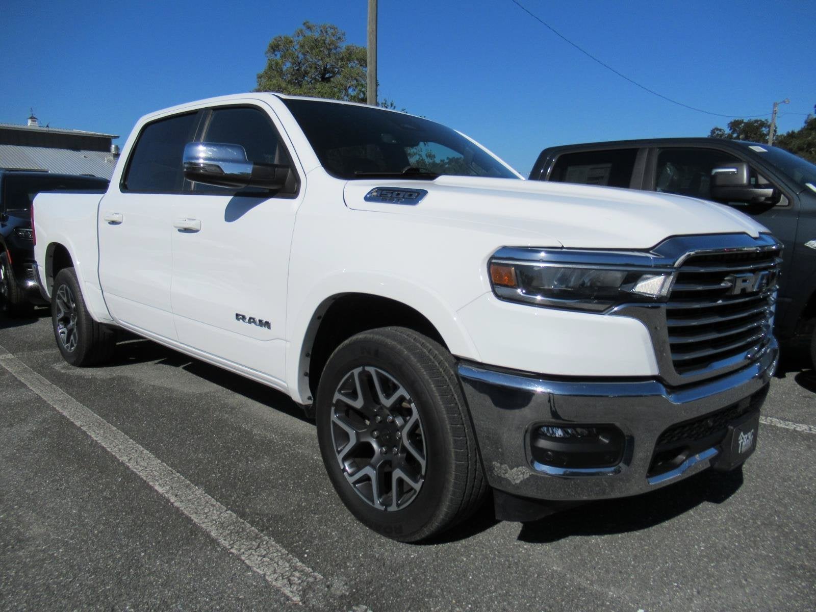 2025 RAM 1500 Laramie Crew Cab 4x4 5'7' Box