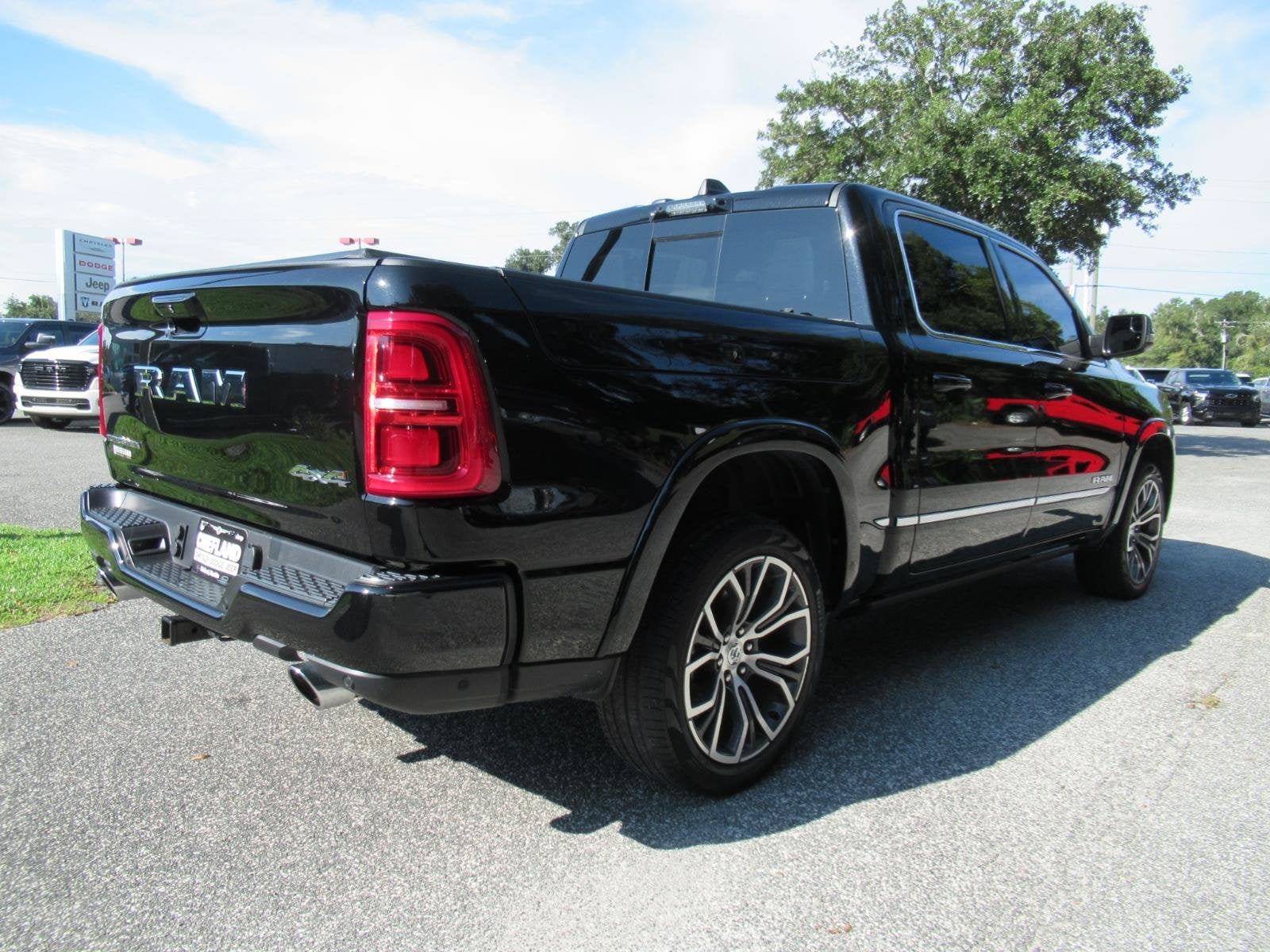 2025 RAM 1500 Tungsten Crew Cab 4x4 5'7' Box