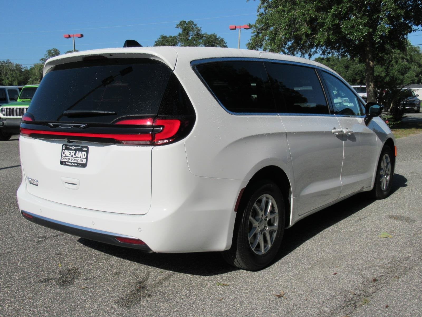 2027 Chrysler Pacifica PACIFICA SELECT