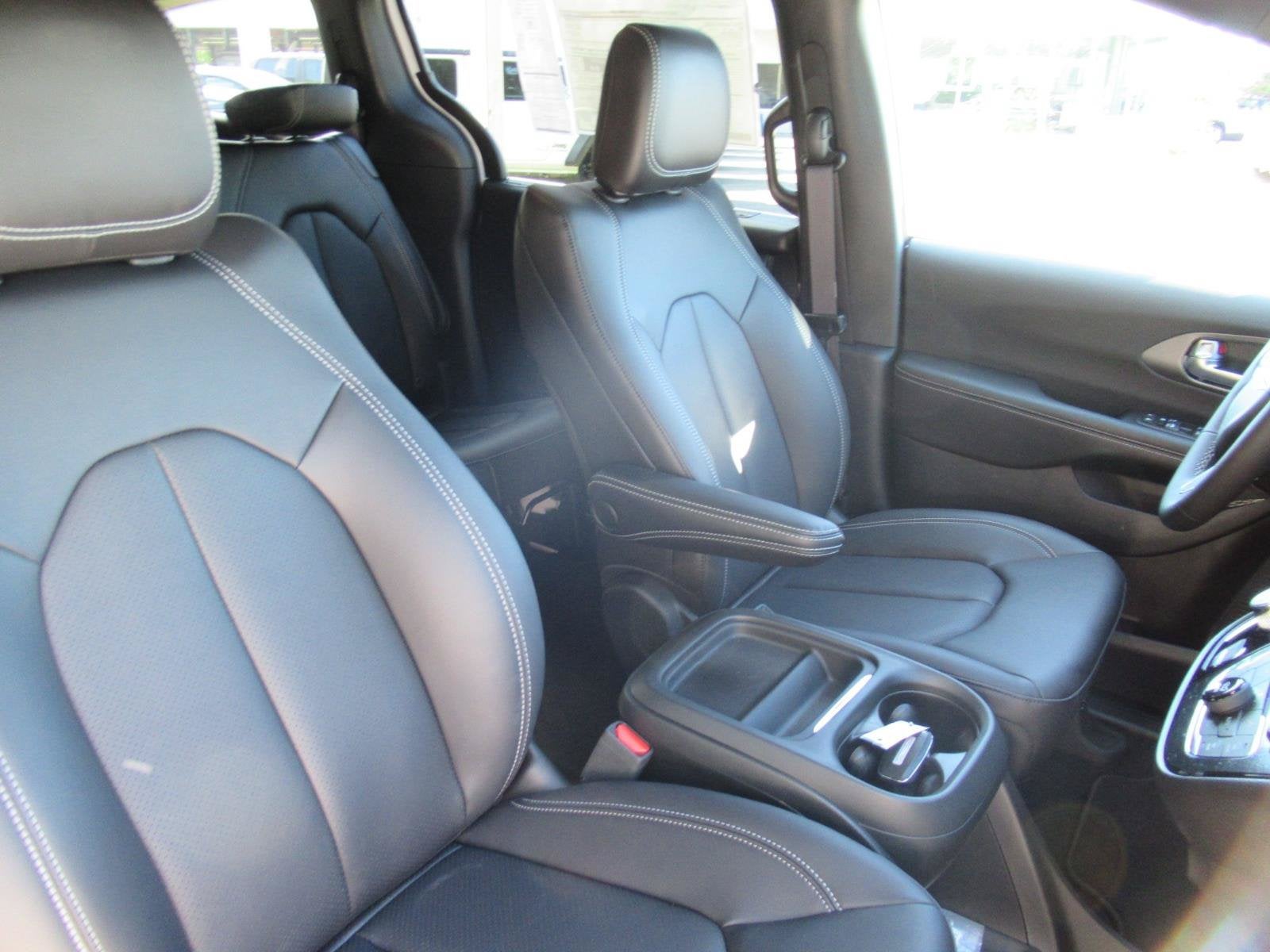 2027 Chrysler Pacifica PACIFICA SELECT