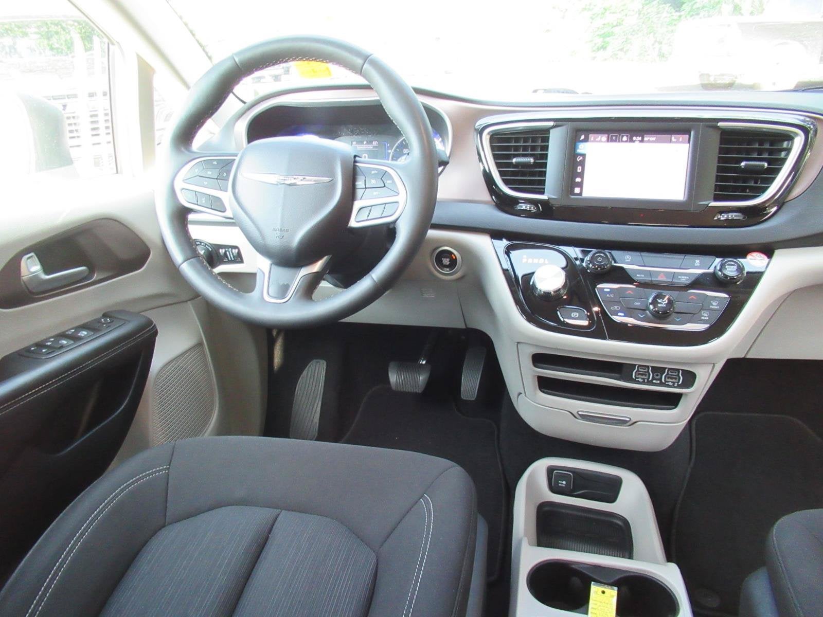 2024 Chrysler Voyager LX