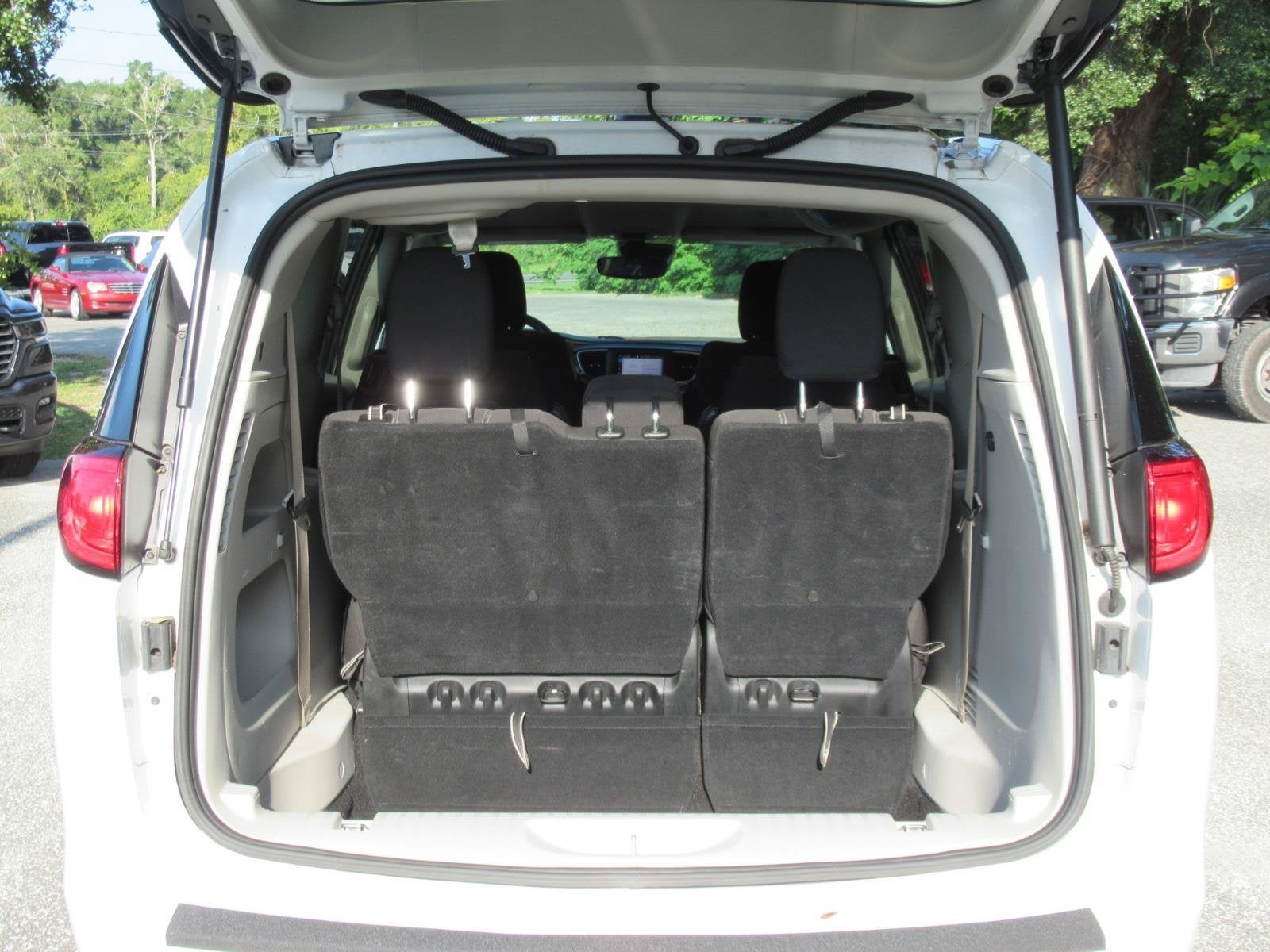 2024 Chrysler Voyager LX