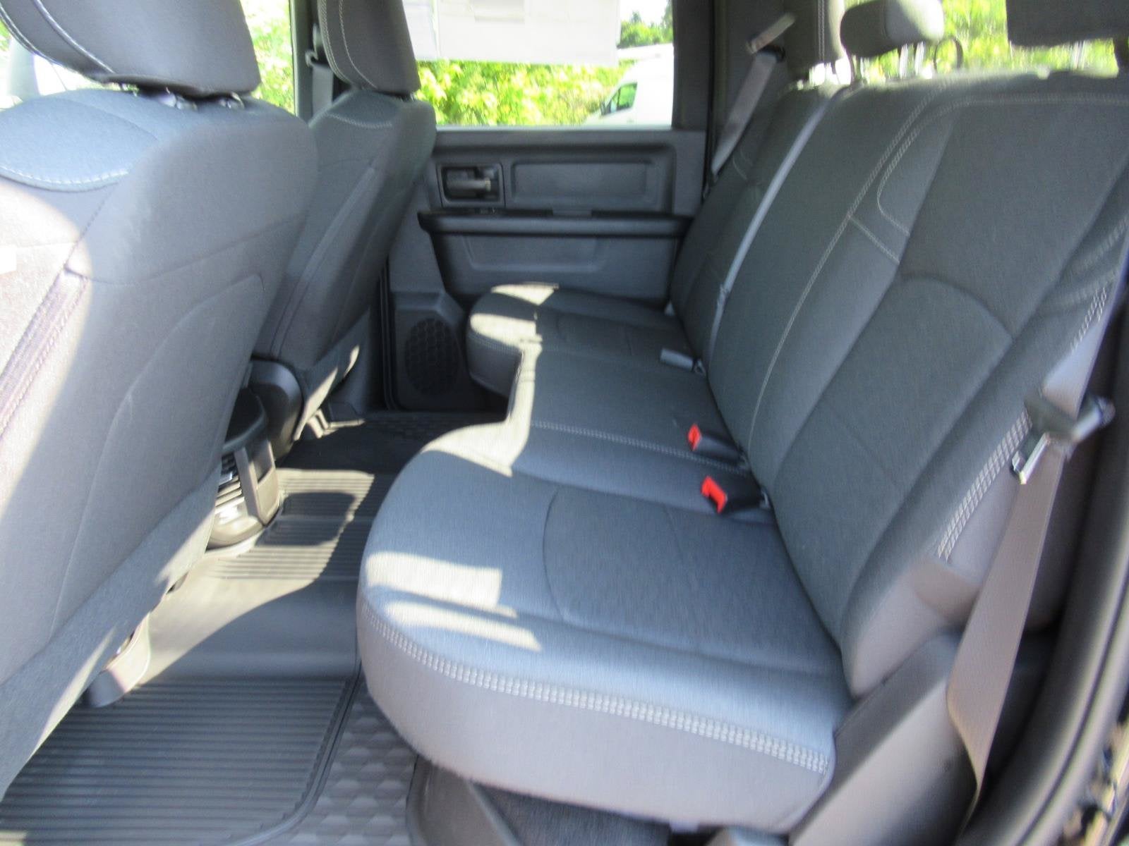 2027 RAM Ram 2500 RAM 2500 BLACK EXPRESS CREW CAB 4X4 6'4' BOX