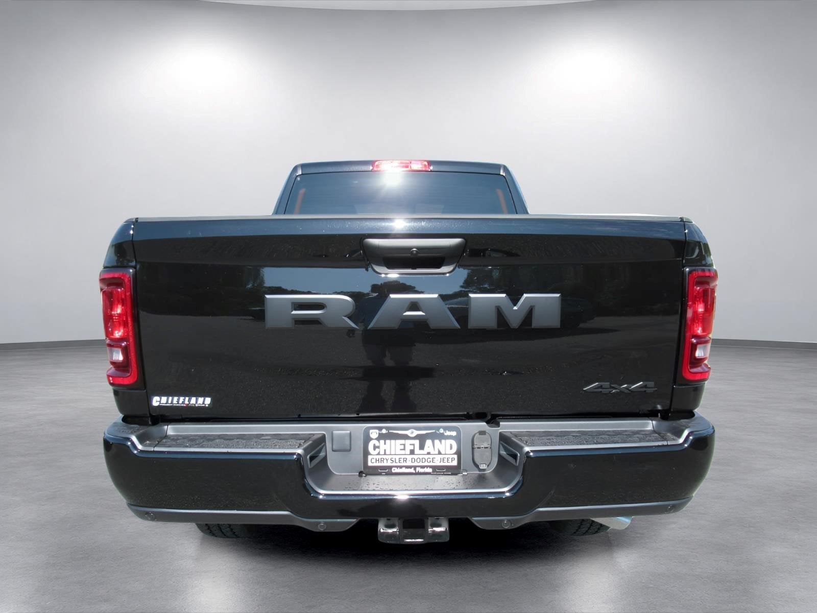 2027 RAM Ram 2500 RAM 2500 BLACK EXPRESS CREW CAB 4X4 6'4' BOX