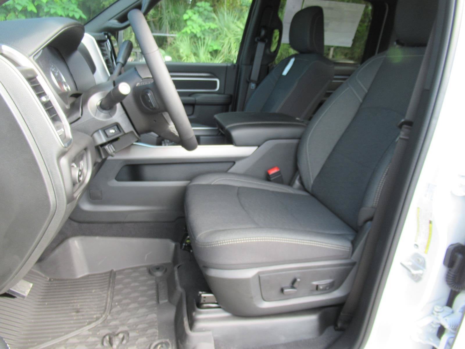 2027 RAM Ram 3500 RAM 3500 BIG HORN CREW CAB 4X4 8' BOX
