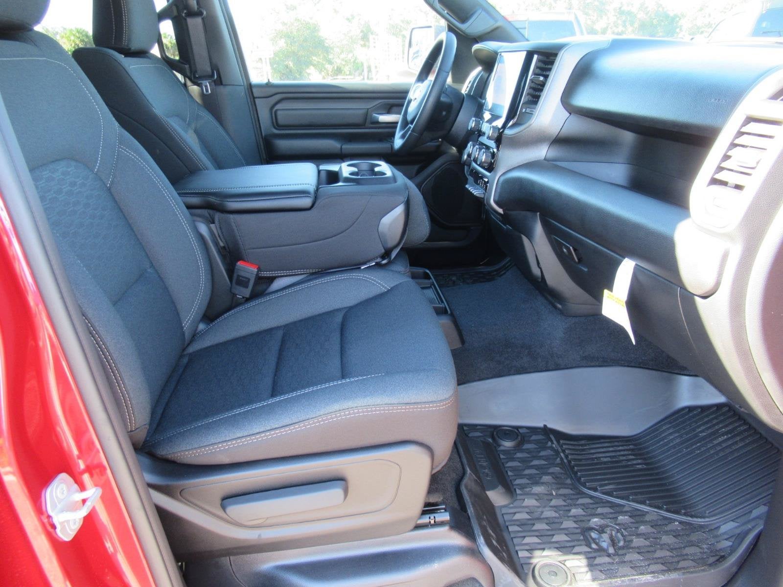 2027 RAM 1500 RAM 1500 WARLOCK CREW CAB 4X4 5'7' BOX