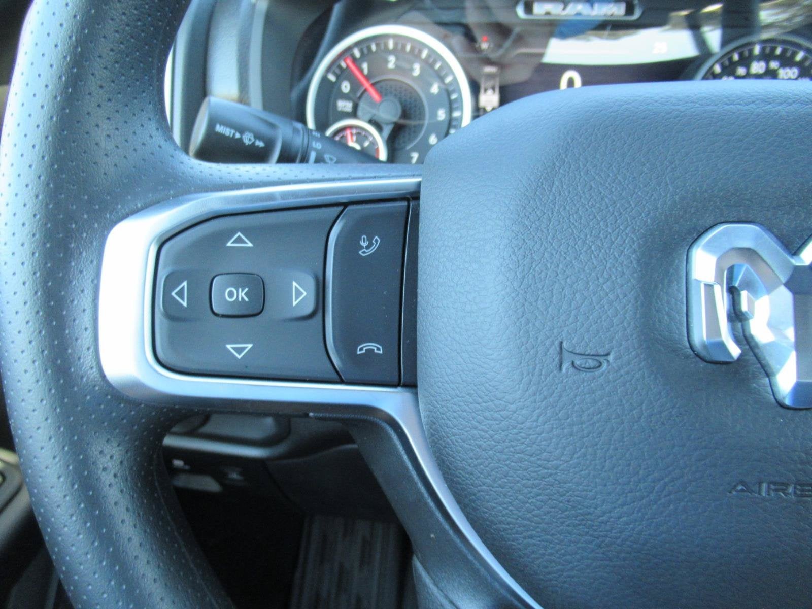 2027 RAM 1500 RAM 1500 WARLOCK CREW CAB 4X4 5'7' BOX