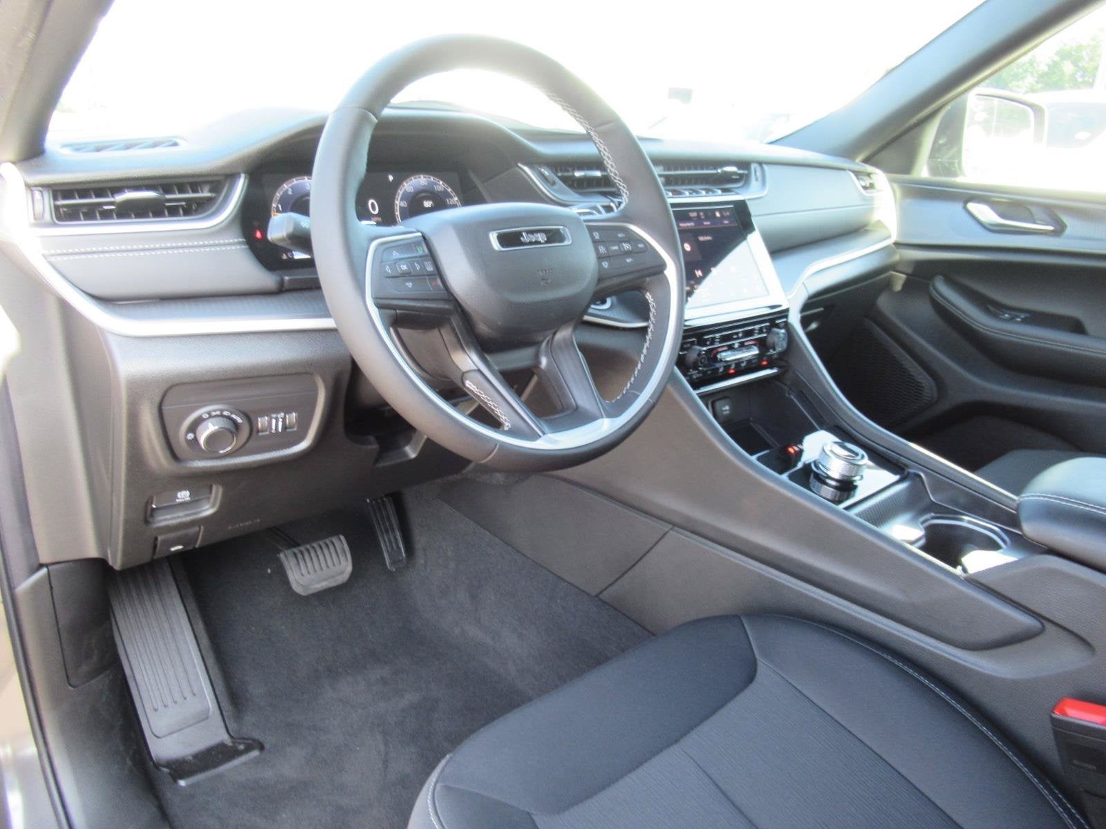 2026 Jeep Grand Cherokee GRAND CHEROKEE LAREDO X 4X2