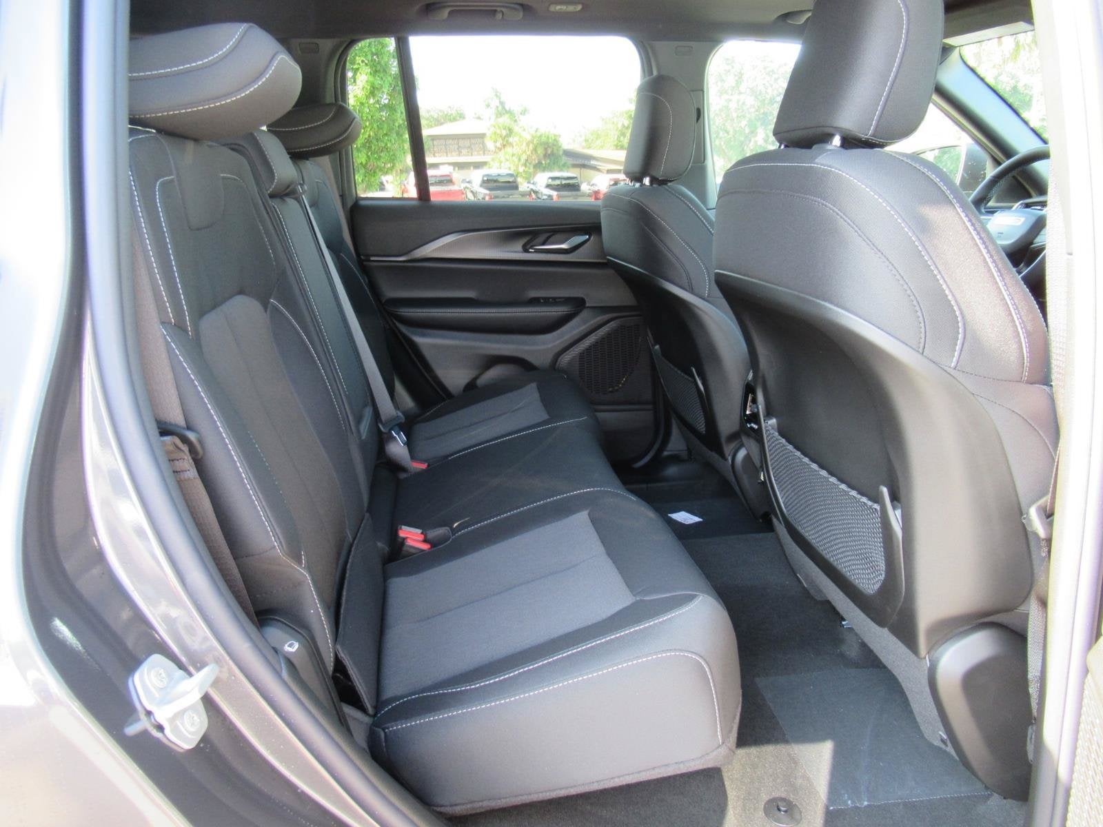 2026 Jeep Grand Cherokee GRAND CHEROKEE LAREDO X 4X2