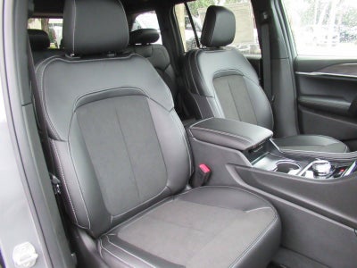 2027 Jeep Grand Cherokee GRAND CHEROKEE LAREDO ALTITUDE 4X2