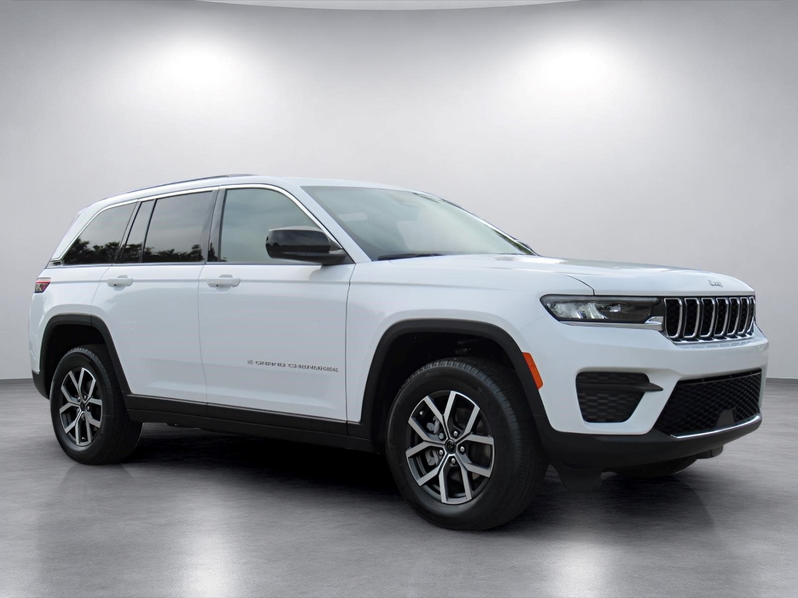 2027 Jeep Grand Cherokee GRAND CHEROKEE LAREDO X 4X4