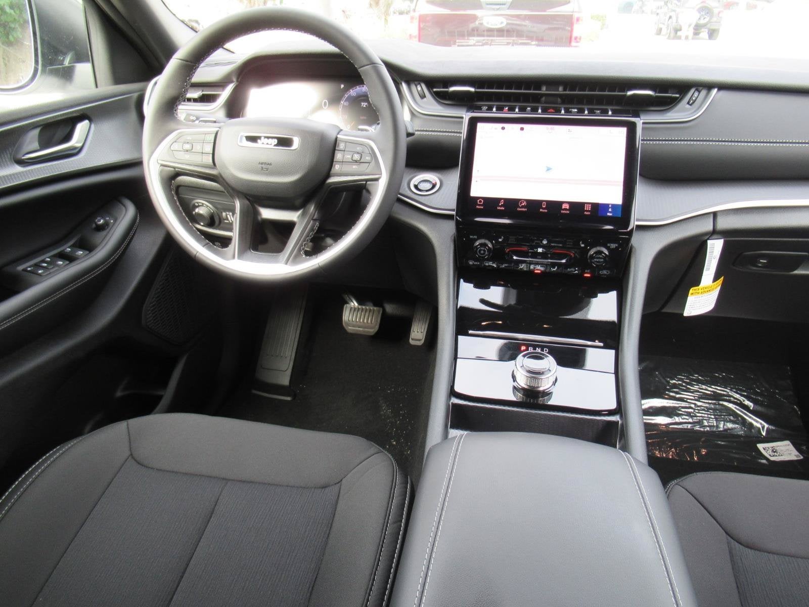 2027 Jeep Grand Cherokee GRAND CHEROKEE LAREDO X 4X4