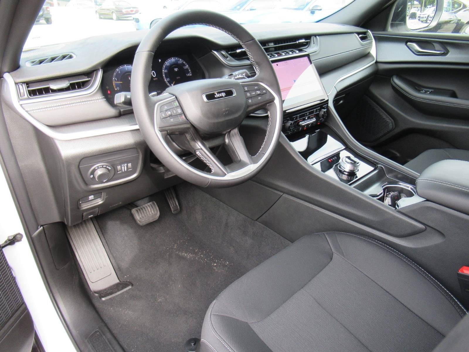 2027 Jeep Grand Cherokee GRAND CHEROKEE LAREDO X 4X4