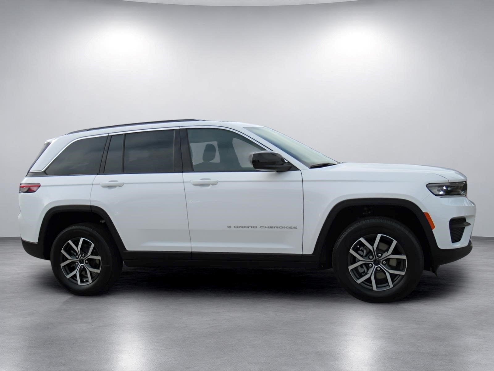 2027 Jeep Grand Cherokee GRAND CHEROKEE LAREDO X 4X4