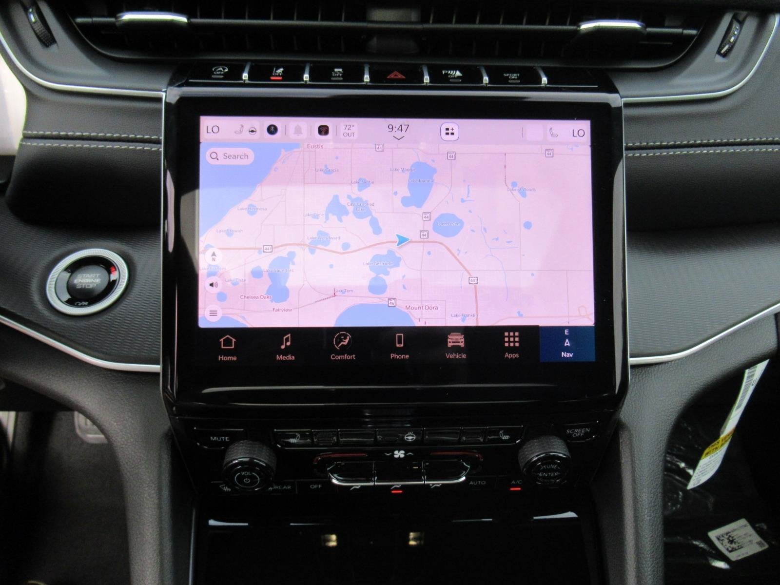 2027 Jeep Grand Cherokee GRAND CHEROKEE LAREDO X 4X4