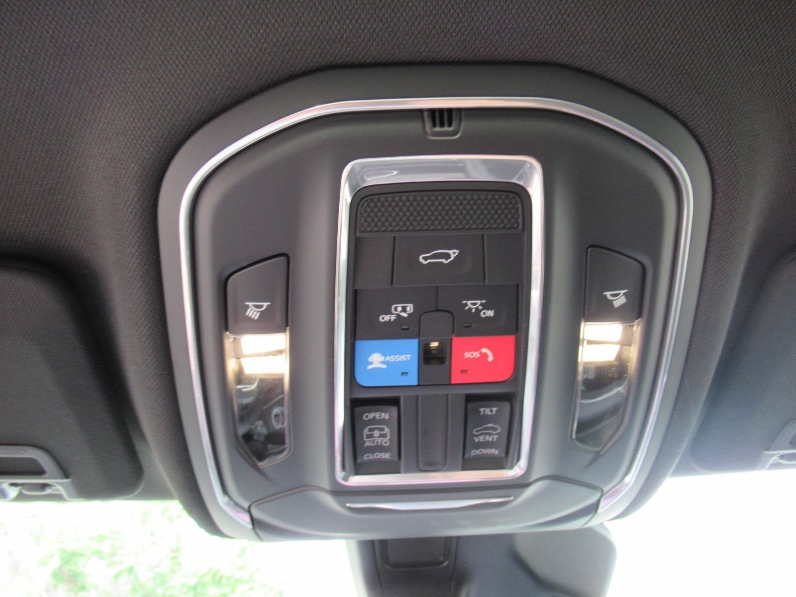 2027 Jeep Grand Cherokee GRAND CHEROKEE LAREDO X 4X4