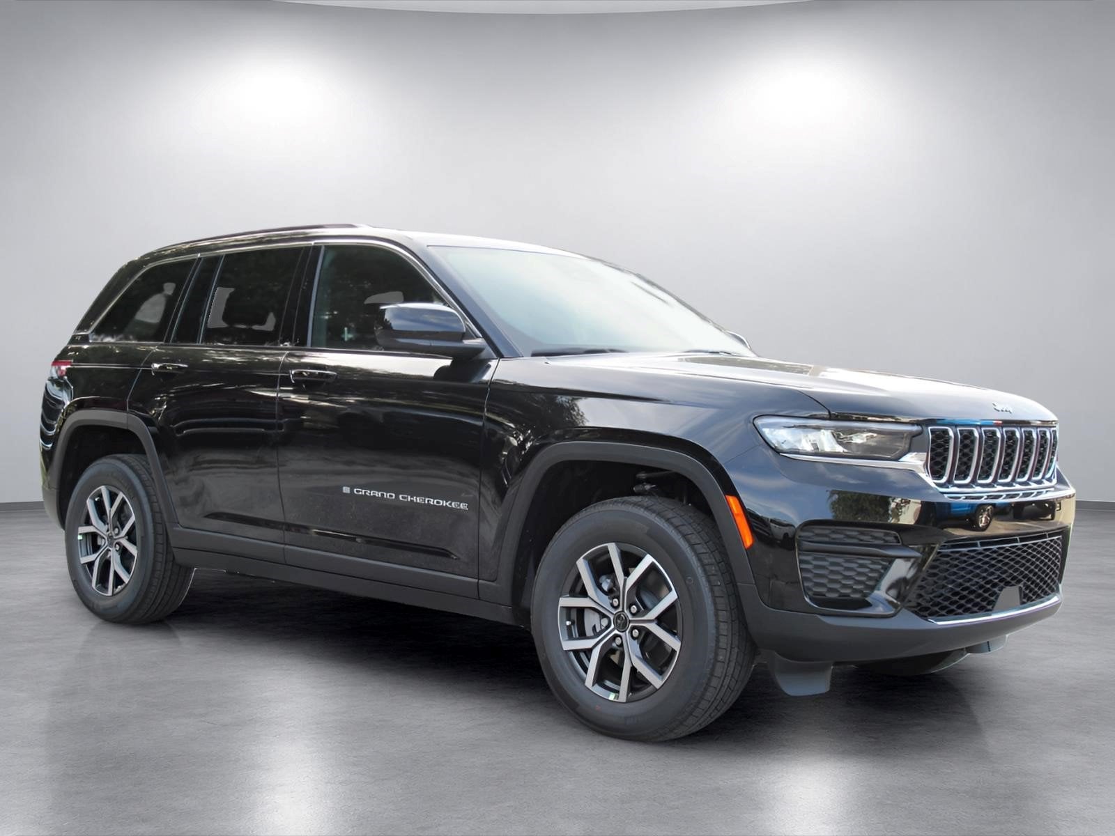 2027 Jeep Grand Cherokee GRAND CHEROKEE LAREDO X 4X4