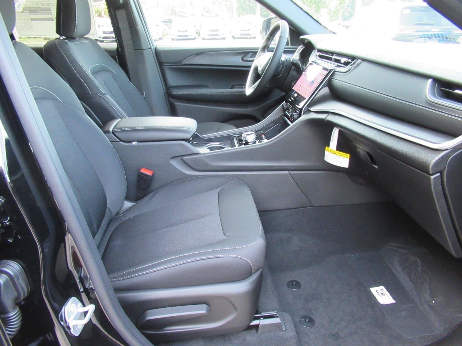 2027 Jeep Grand Cherokee GRAND CHEROKEE LAREDO X 4X4