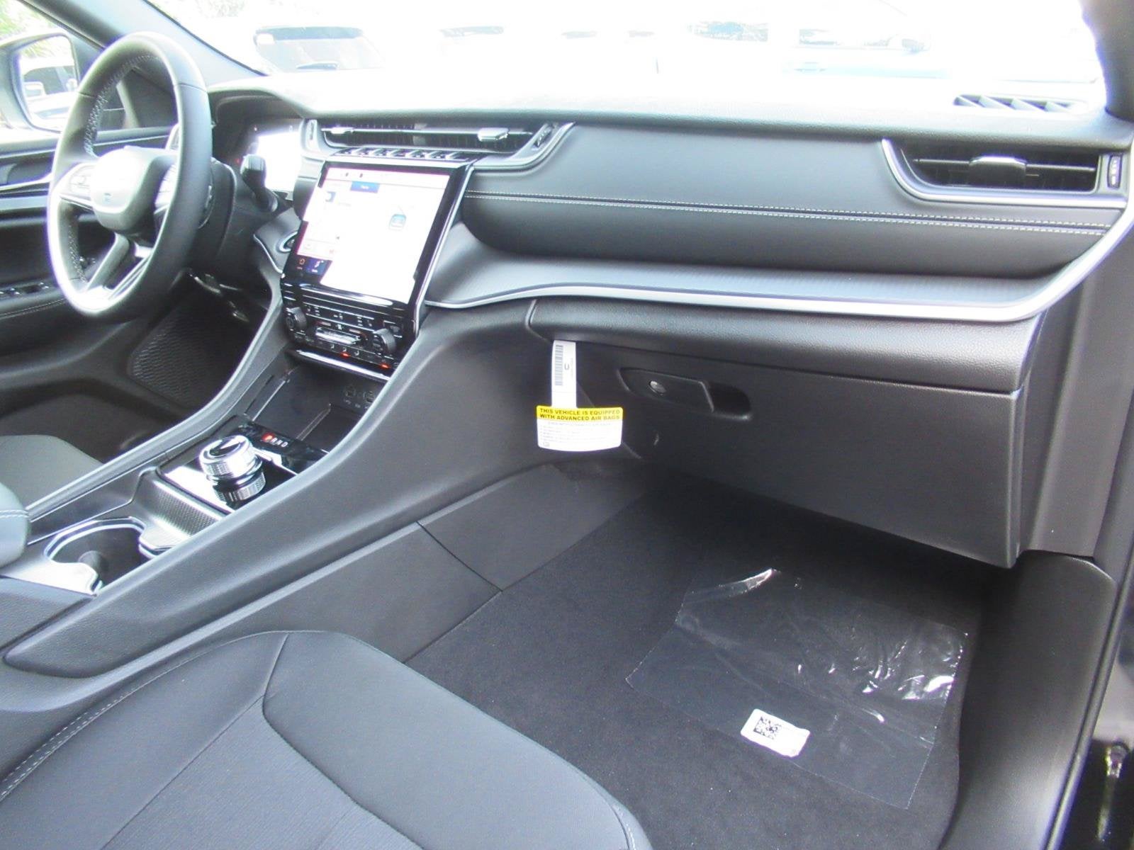 2027 Jeep Grand Cherokee GRAND CHEROKEE LAREDO X 4X4