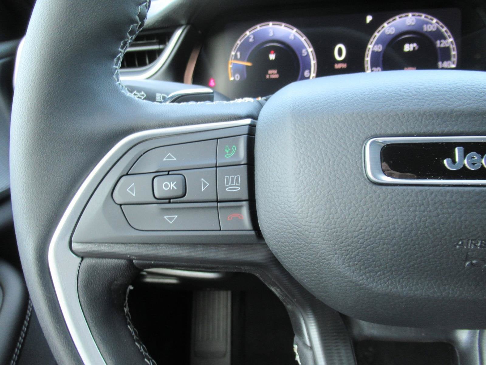 2027 Jeep Grand Cherokee GRAND CHEROKEE LAREDO X 4X4