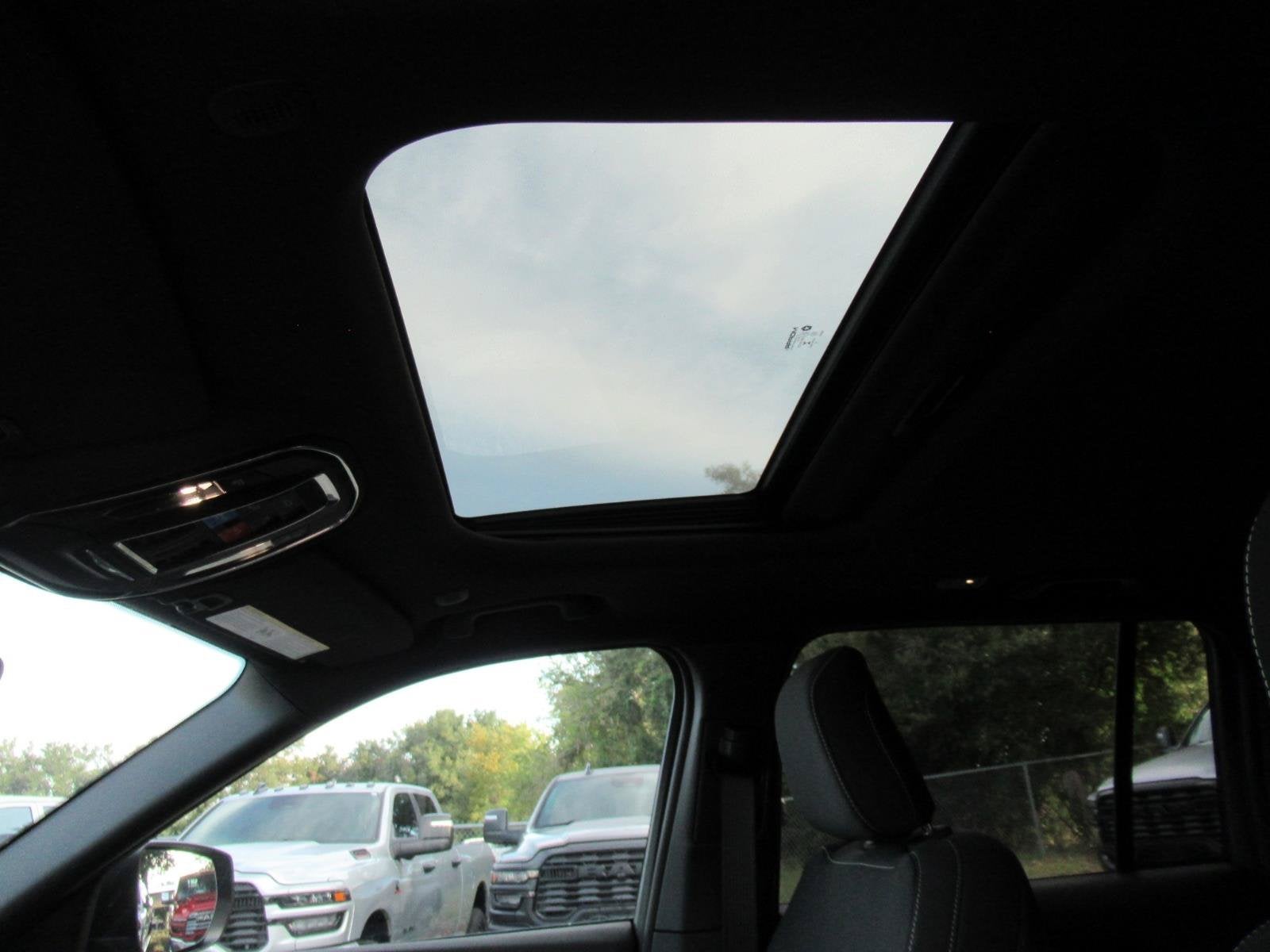 2027 Jeep Grand Cherokee GRAND CHEROKEE LAREDO X 4X4
