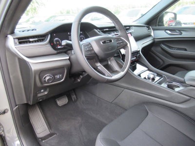 2027 Jeep Grand Cherokee GRAND CHEROKEE LAREDO X 4X4