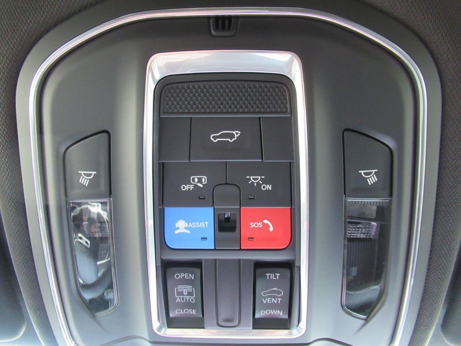 2027 Jeep Grand Cherokee GRAND CHEROKEE LAREDO X 4X4