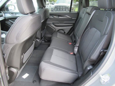 2027 Jeep Grand Cherokee GRAND CHEROKEE LAREDO X 4X4