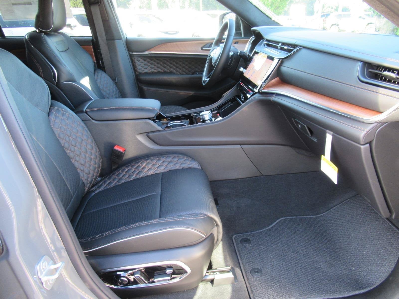 2027 Jeep Grand Cherokee GRAND CHEROKEE SUMMIT 4X4