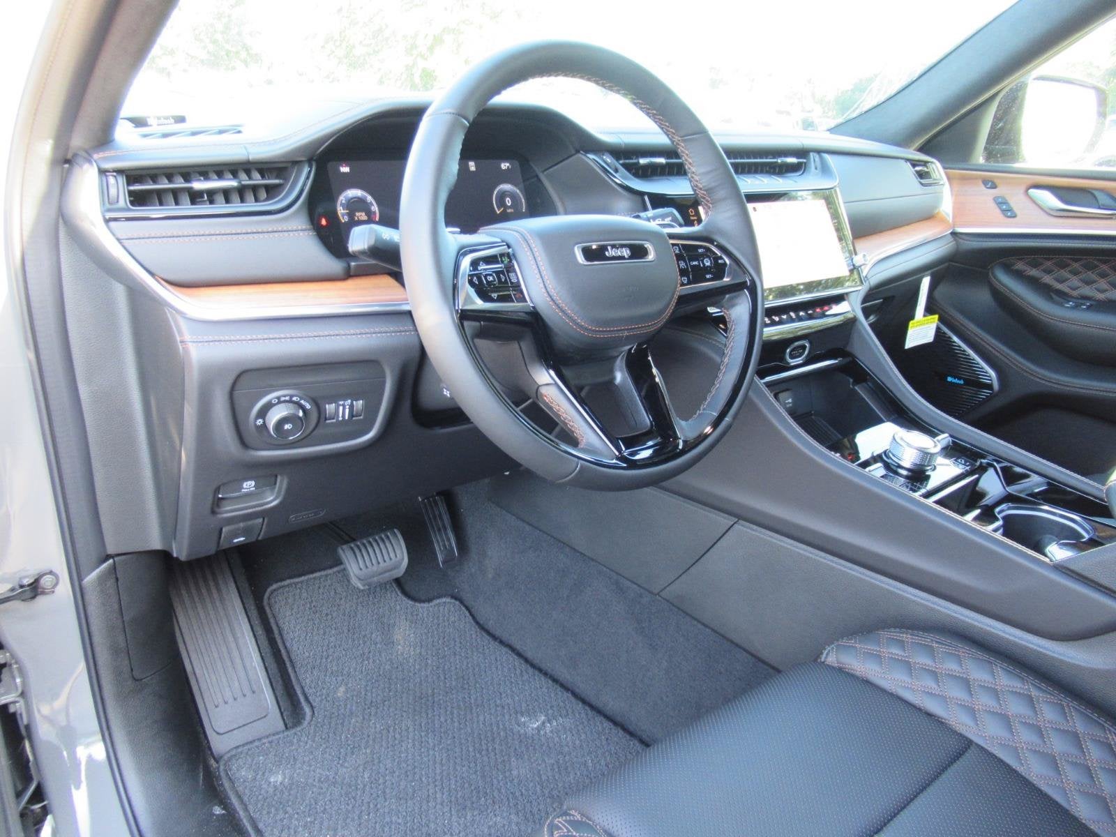 2027 Jeep Grand Cherokee GRAND CHEROKEE SUMMIT 4X4