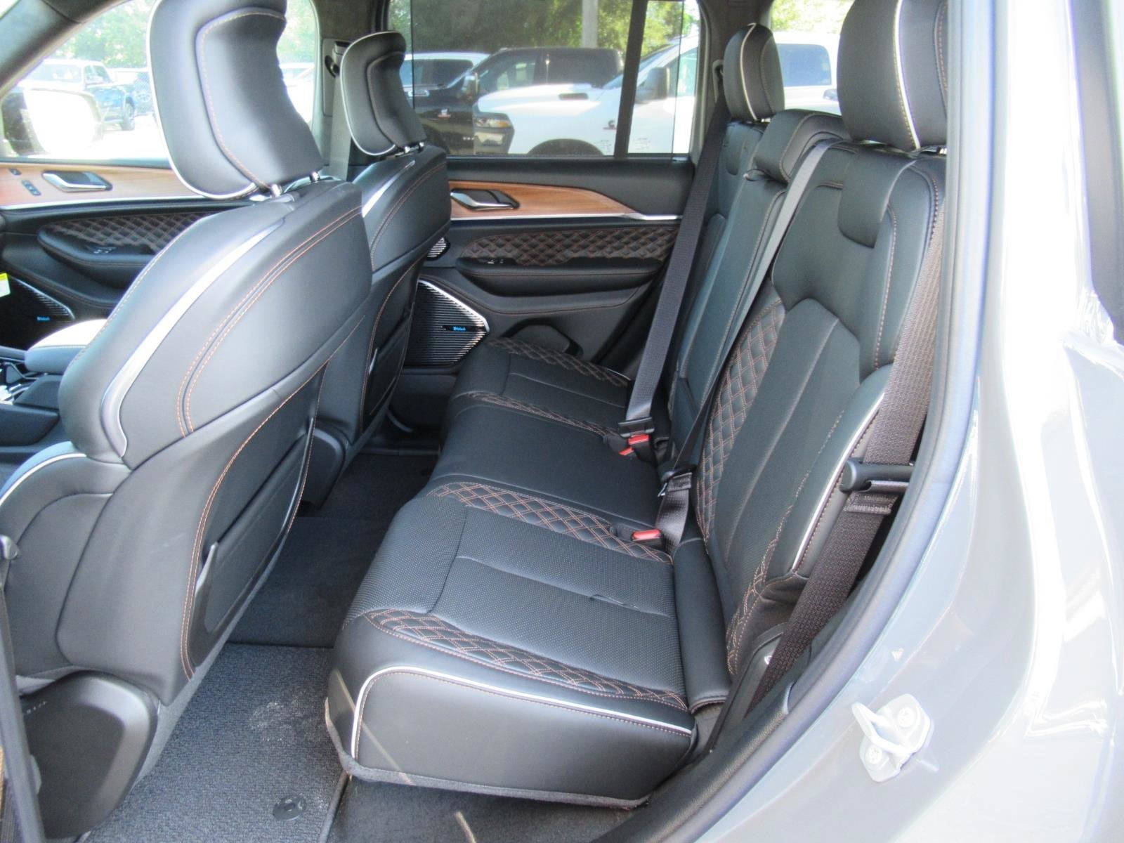 2027 Jeep Grand Cherokee GRAND CHEROKEE SUMMIT 4X4
