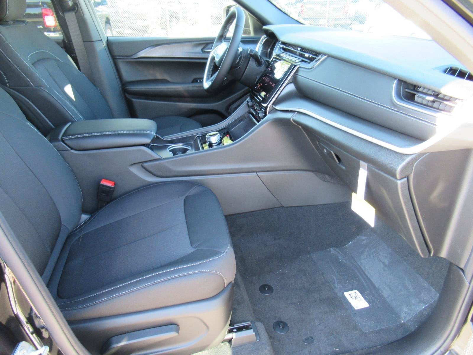 2026 Jeep Grand Cherokee GRAND CHEROKEE L LAREDO X 4X2