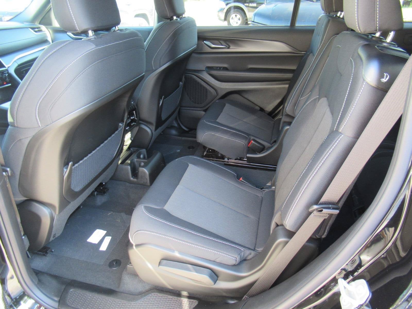 2026 Jeep Grand Cherokee GRAND CHEROKEE L LAREDO X 4X2