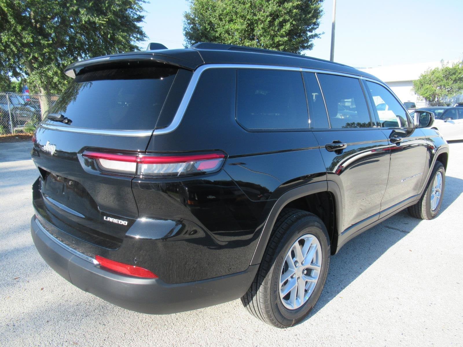 2026 Jeep Grand Cherokee GRAND CHEROKEE L LAREDO X 4X2