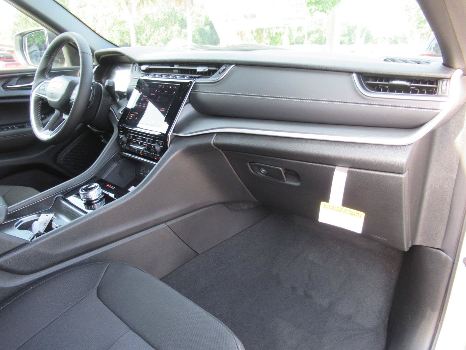 2026 Jeep Grand Cherokee GRAND CHEROKEE L LAREDO X 4X2