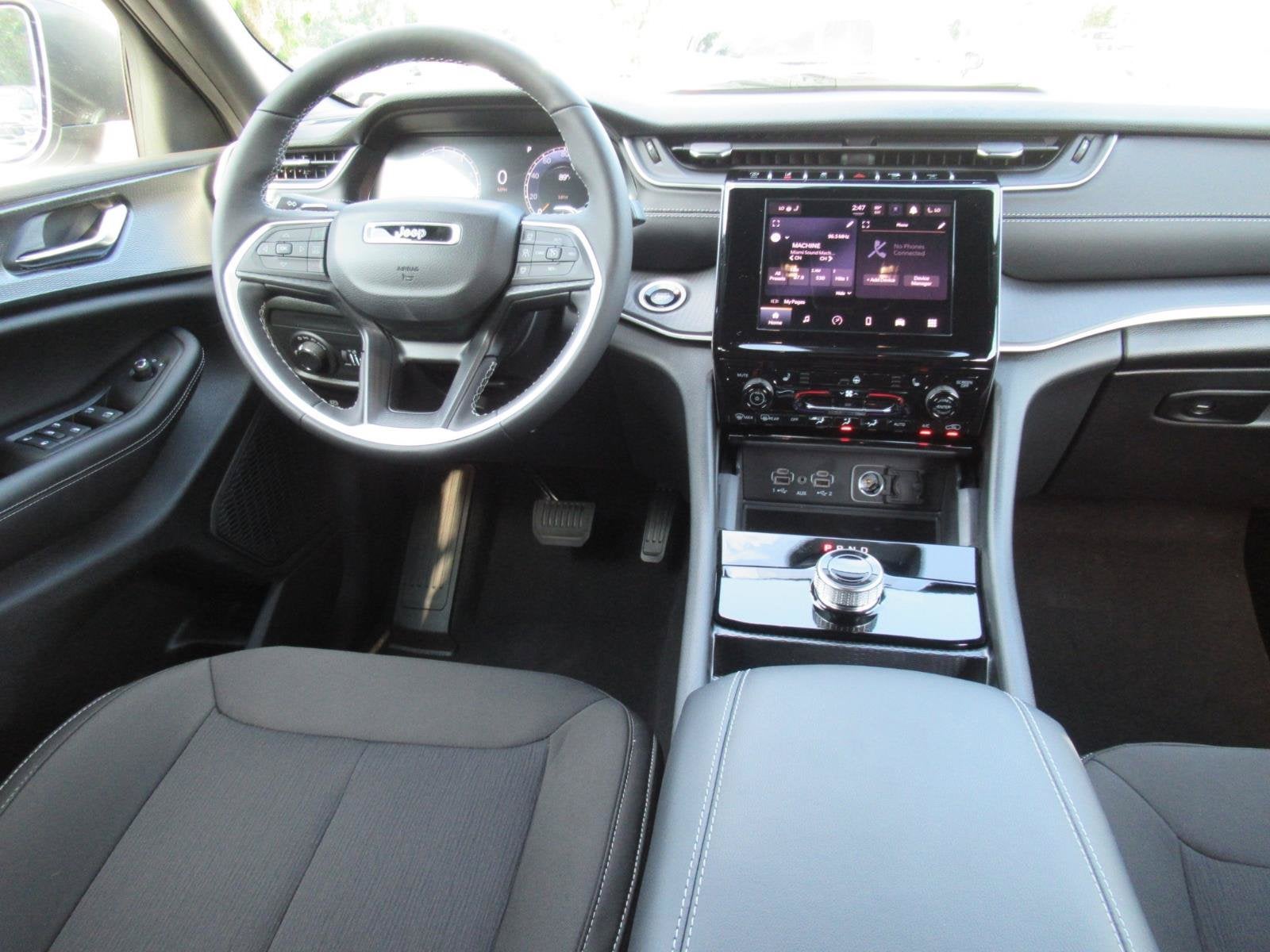 2026 Jeep Grand Cherokee GRAND CHEROKEE L LAREDO X 4X2