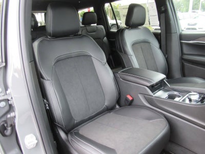 2027 Jeep Grand Cherokee GRAND CHEROKEE L LAREDO ALTITUDE 4X2